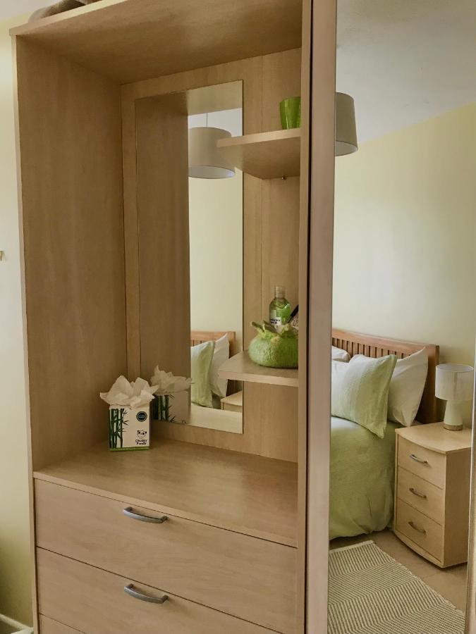 Rowan Close Whitchurch  ภายนอก รูปภาพ