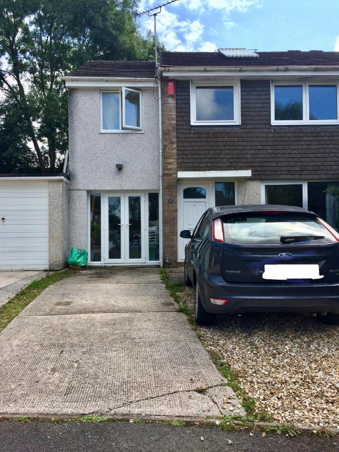 Rowan Close Whitchurch  ภายนอก รูปภาพ