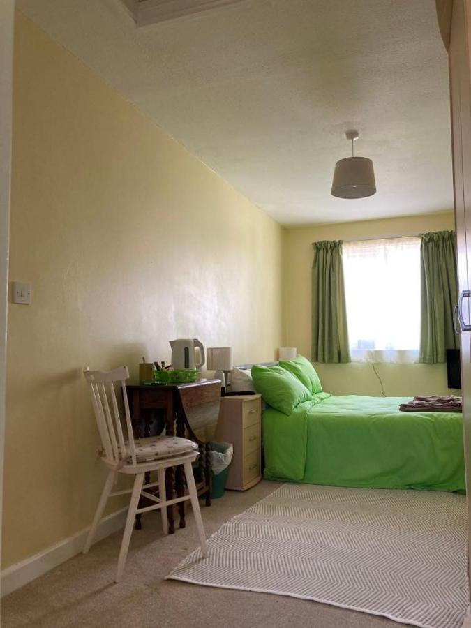 Rowan Close Whitchurch  ภายนอก รูปภาพ