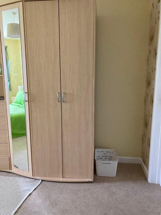 Rowan Close Whitchurch  ภายนอก รูปภาพ