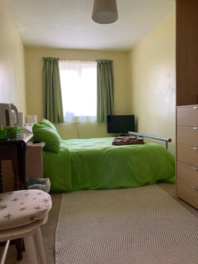 Rowan Close Whitchurch  ภายนอก รูปภาพ